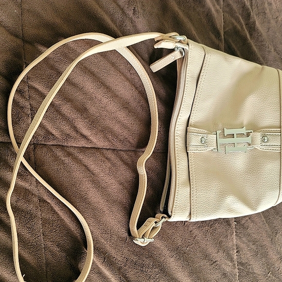 Tommy Hilfiger Women's Crossbody Bucket Bag - Picture 3 of 14